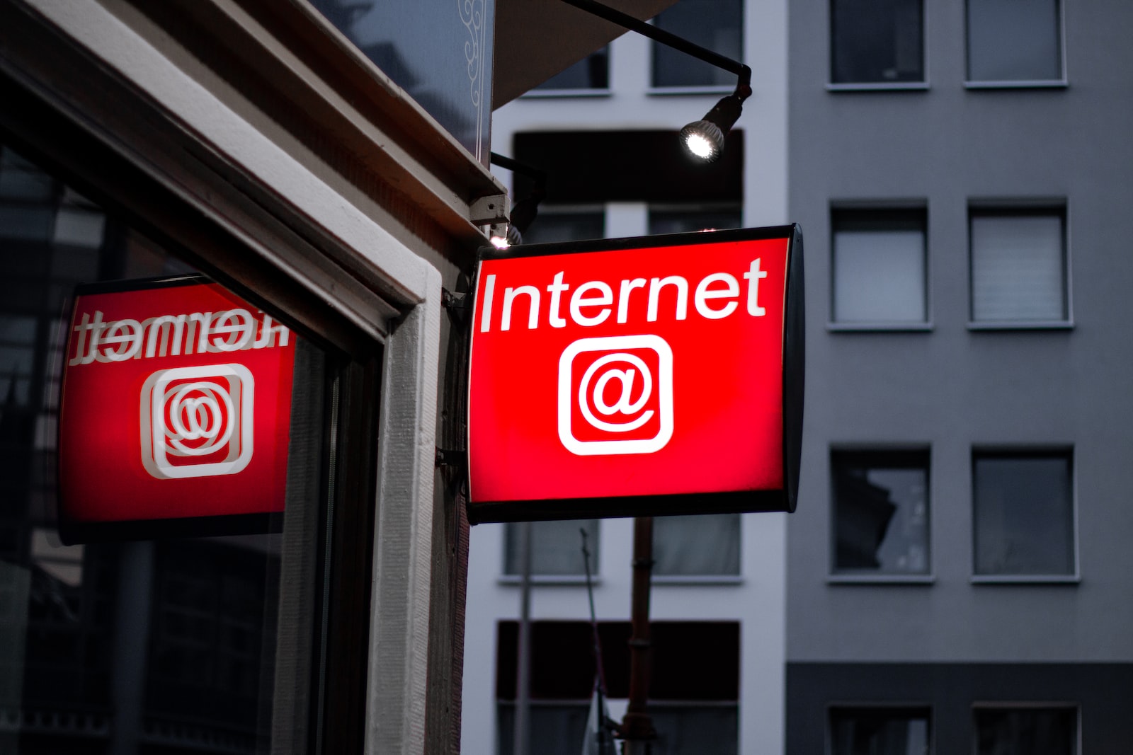 Photo par Leon Seibert Internet LED